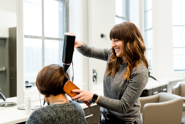 Lexi Lewis, hair stylist